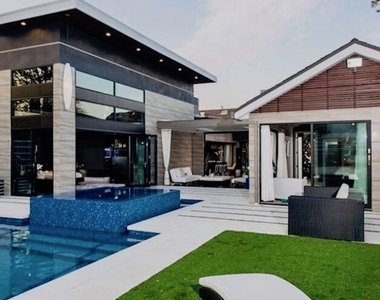 12318 W Sunset Boulevard - Photo Thumbnail 1
