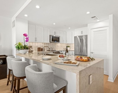 1221 W Ocean Avenue - Photo Thumbnail 4
