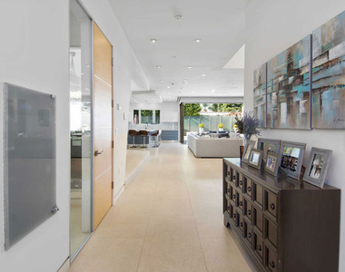429 N Sweetzer Avenue - Photo Thumbnail 4