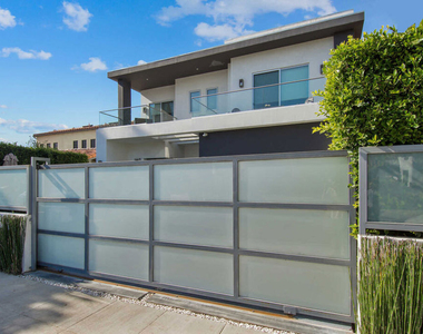 429 N Sweetzer Avenue - Photo Thumbnail 2