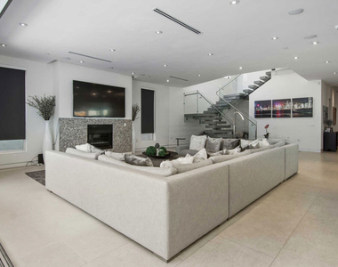429 N Sweetzer Avenue - Photo Thumbnail 11