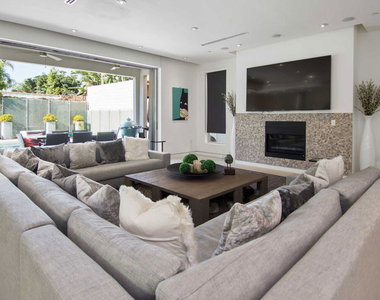 429 N Sweetzer Avenue - Photo Thumbnail 9