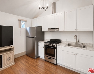 7913 Vanscoy Avenue - Photo Thumbnail 4