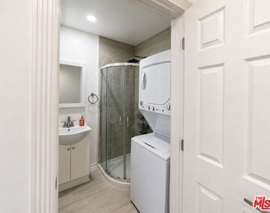 7913 Vanscoy Avenue - Photo Thumbnail 6