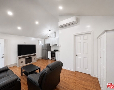 7913 Vanscoy Avenue - Photo Thumbnail 3