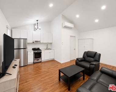 7913 Vanscoy Avenue - Photo Thumbnail 5