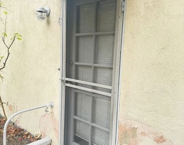 220 N Louise Street - Photo Thumbnail 1