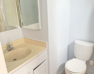 220 N Louise Street - Photo Thumbnail 7