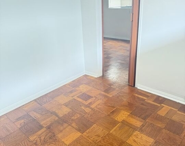 220 N Louise Street - Photo Thumbnail 6