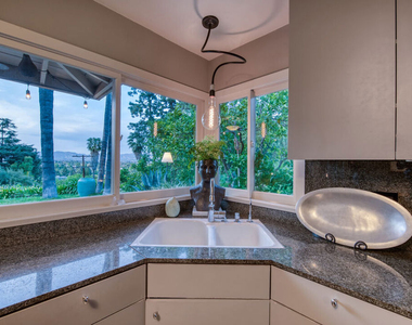 3827 Rhodes Avenue - Photo Thumbnail 14