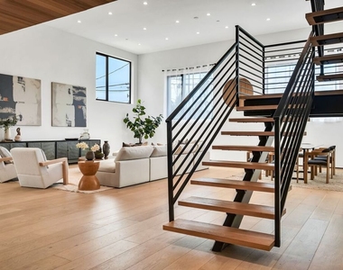 611 Broadway Street - Photo Thumbnail 15