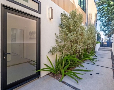 611 Broadway Street - Photo Thumbnail 30