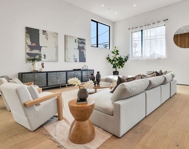 611 Broadway Street - Photo Thumbnail 2