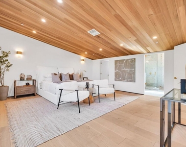 611 Broadway Street - Photo Thumbnail 23