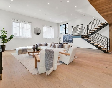 611 Broadway Street - Photo Thumbnail 10