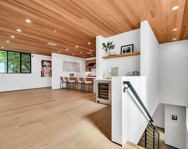 611 Broadway Street - Photo Thumbnail 13