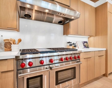 611 Broadway Street - Photo Thumbnail 20