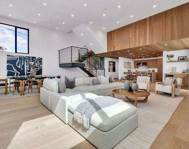 611 Broadway Street - Photo Thumbnail 11