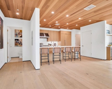 611 Broadway Street - Photo Thumbnail 16