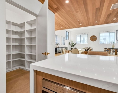 611 Broadway Street - Photo Thumbnail 21