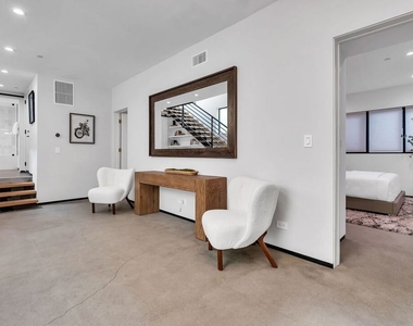 611 Broadway Street - Photo Thumbnail 8