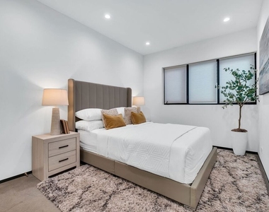 611 Broadway Street - Photo Thumbnail 3