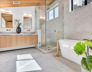 611 Broadway Street - Photo Thumbnail 26