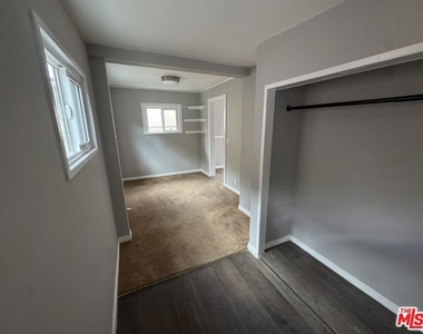 6111 Greenwood Avenue - Photo Thumbnail 8