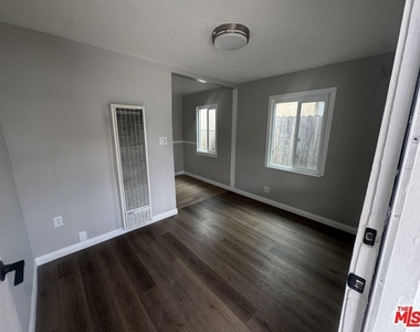 6111 Greenwood Avenue - Photo Thumbnail 2