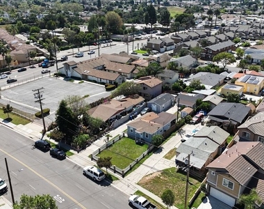 6111 Greenwood Avenue - Photo Thumbnail 14