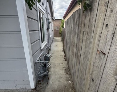 6111 Greenwood Avenue - Photo Thumbnail 11