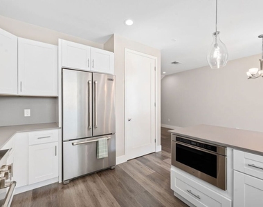 4428 Paxton Place Place - Photo Thumbnail 7