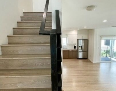 5222 Satsuma Avenue - Photo Thumbnail 16