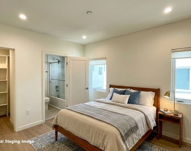 5222 Satsuma Avenue - Photo Thumbnail 24
