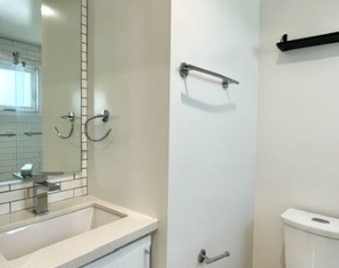 5222 Satsuma Avenue - Photo Thumbnail 27
