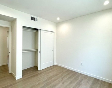 5222 Satsuma Avenue - Photo Thumbnail 21