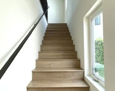 5222 Satsuma Avenue - Photo Thumbnail 3
