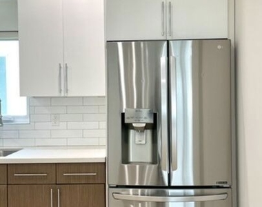 5222 Satsuma Avenue - Photo Thumbnail 11