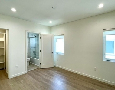 5222 Satsuma Avenue - Photo Thumbnail 23