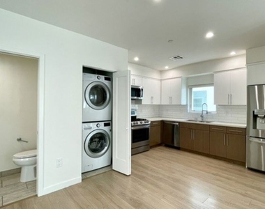 5222 Satsuma Avenue - Photo Thumbnail 9