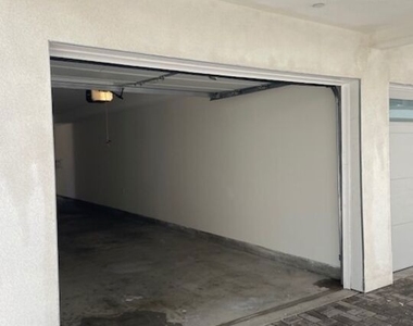 5222 Satsuma Avenue - Photo Thumbnail 32