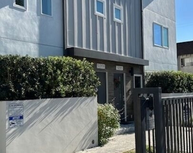 5222 Satsuma Avenue - Photo Thumbnail 1