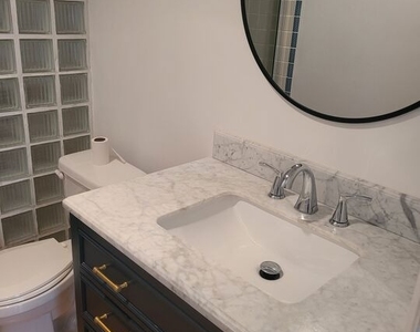 960 Larrabee Street - Photo Thumbnail 7
