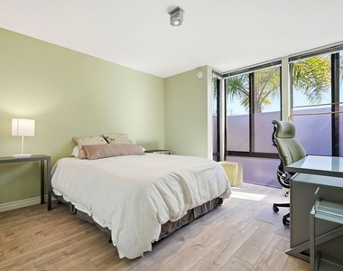 1033 Carol Drive - Photo Thumbnail 13