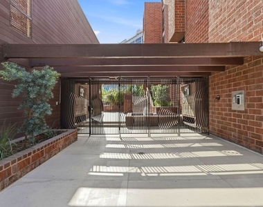 1033 Carol Drive - Photo Thumbnail 18
