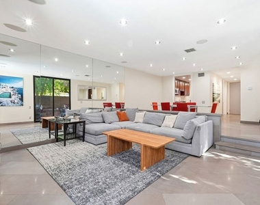 1033 Carol Drive - Photo Thumbnail 8