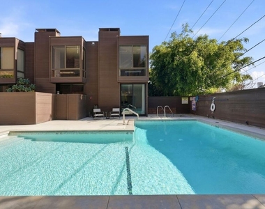 1033 Carol Drive - Photo Thumbnail 20