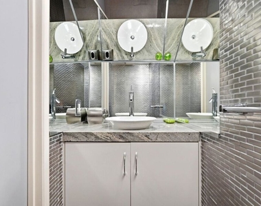 1033 Carol Drive - Photo Thumbnail 16