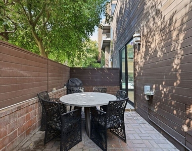 1033 Carol Drive - Photo Thumbnail 23