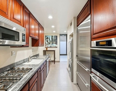 1033 Carol Drive - Photo Thumbnail 6